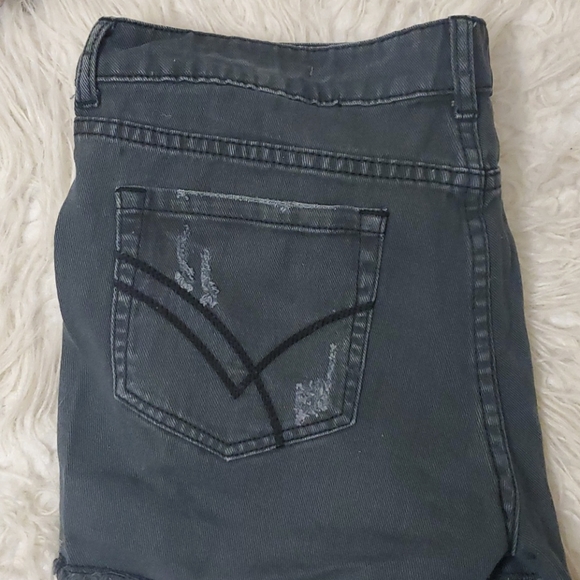 William Rast Black Jean shorts - Picture 7 of 7
